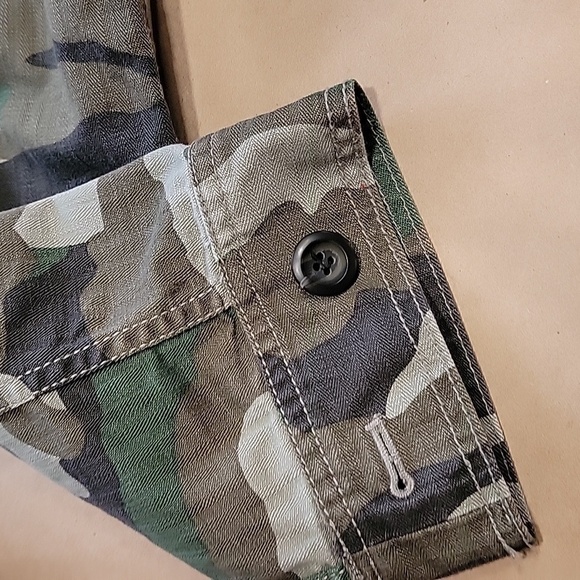 J. Crew Size M Camouflage Button Up Utility Shacket, Excellent Used Condition - Picture 13 of 13